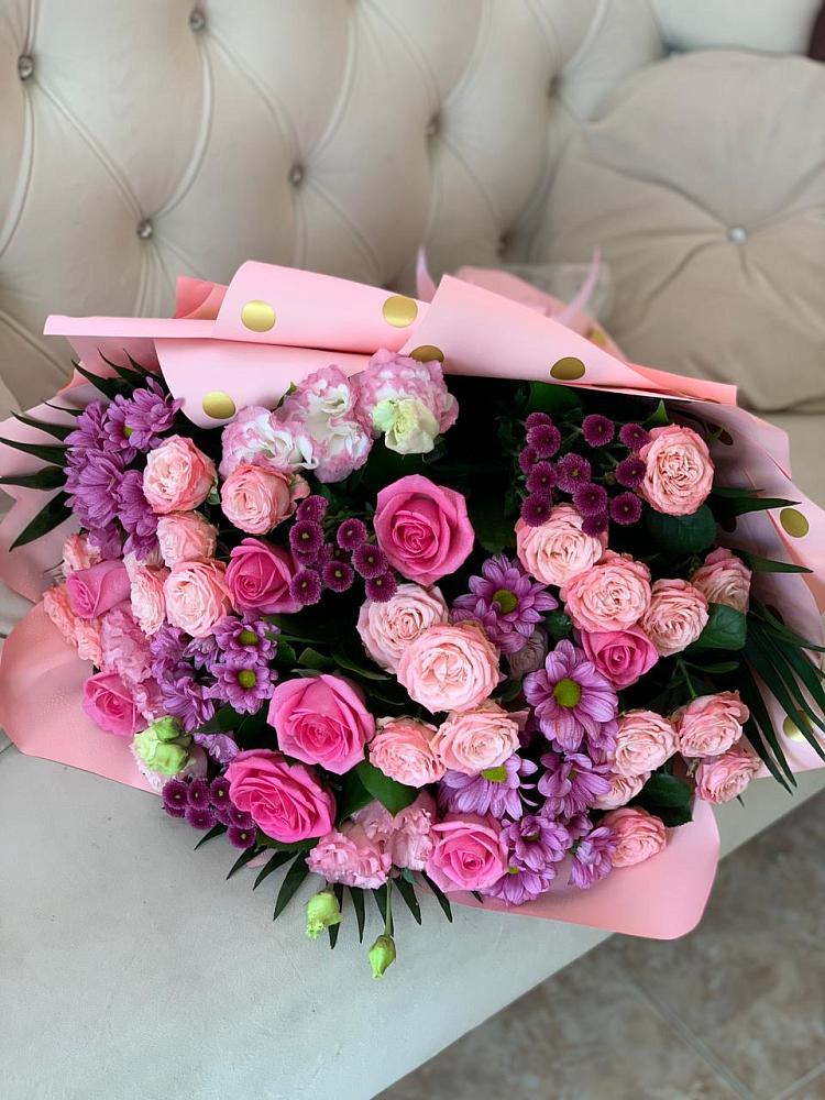 Букет цветов из: Хризантемы, Розы и Лизиантусы в Сасыколи