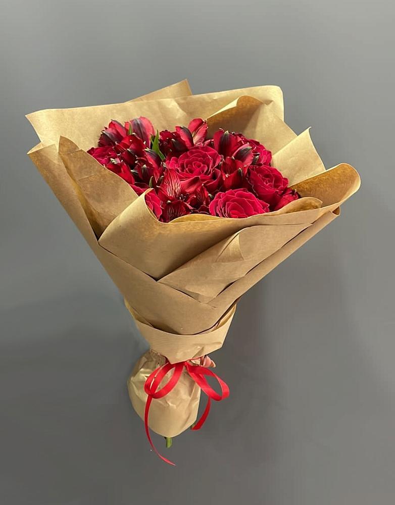 Букет цветов из: Альстромерии и Розы в Сасыколи