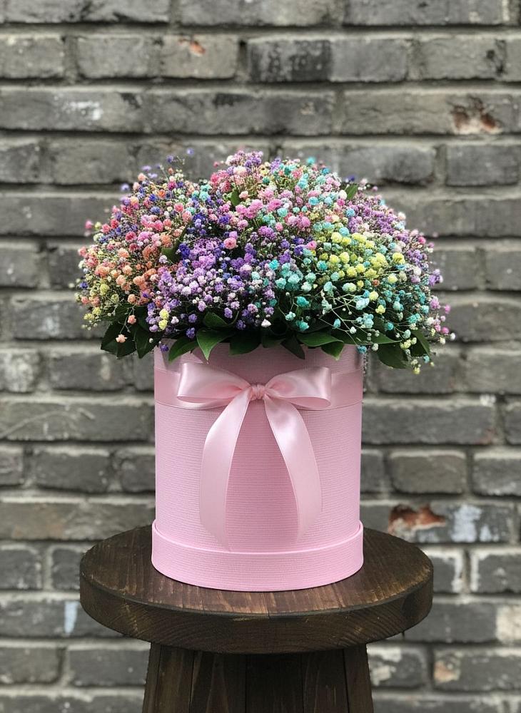 Цветочная композиция из Гипсофила и Розы в шляпной коробке в Сасыколи