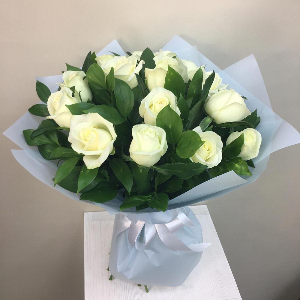 Букет 15 Белых роз Проуд в Сасыколи