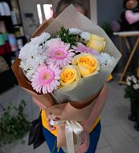 Букет цветов из:  Герберы, Розы и Хризантемы в Сасыколи