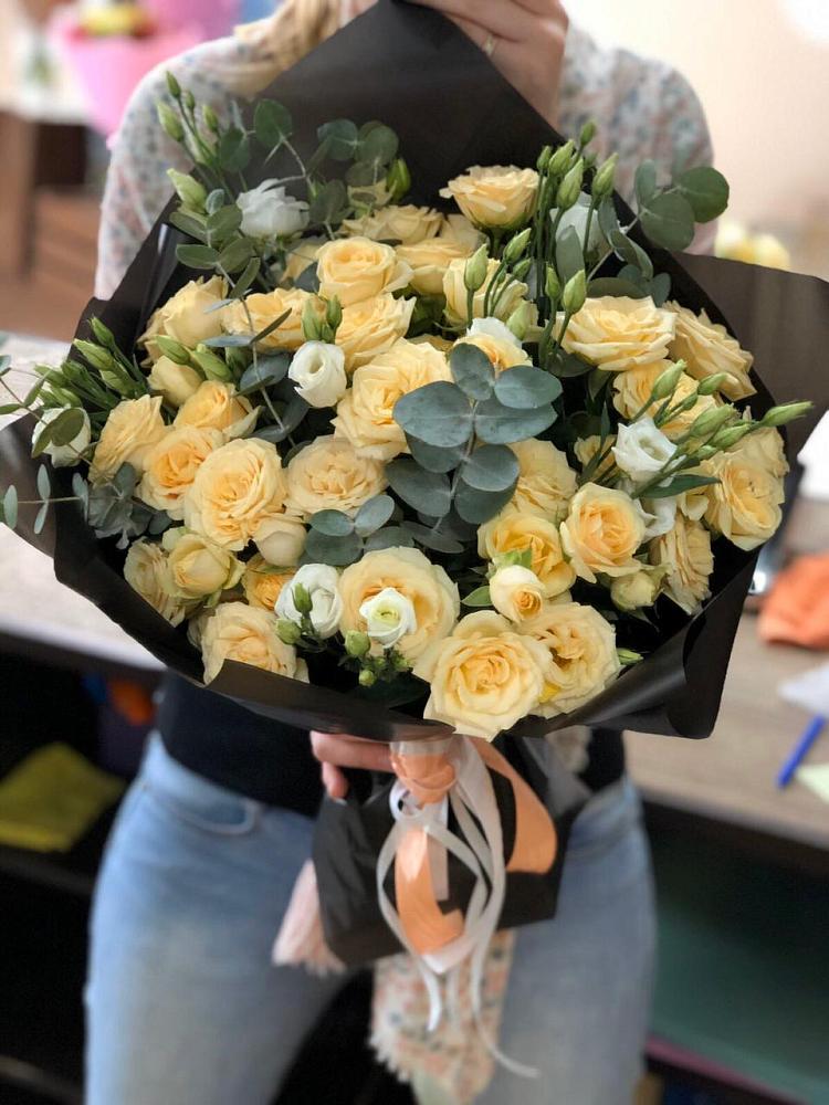 Букет цветов из: Розы и Лизиантусы в Сасыколи