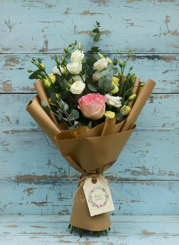 Букет цветов из: Розы и Лизиантусы в Сасыколи