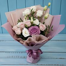 Букет цветов из:  Розы и Лизиантусы в Сасыколи