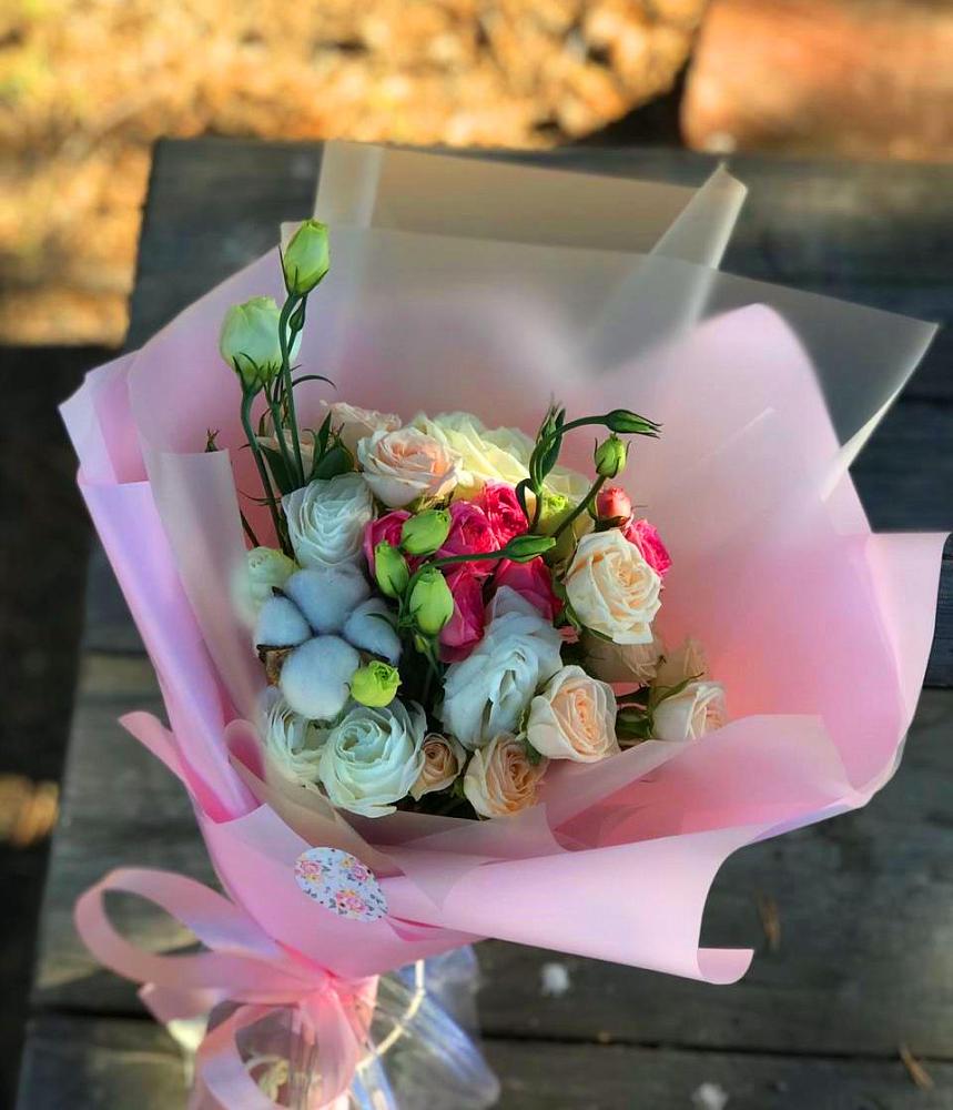 Букет цветов из: Розы и Лизиантусы в Сасыколи