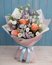 Букет цветов из:  Лизиантусы, Розы, Альстромерии и Гипсофила в Сасыколи