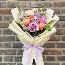 Букет цветов из:  Лизиантусы и Розы в Сасыколи