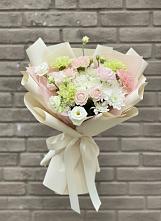 Букет цветов из:  Гвоздики, Розы, Лизиантусы и Хризантемы в Сасыколи