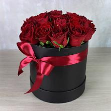 Цветочная композиция из Розы в шляпной коробке в Сасыколи