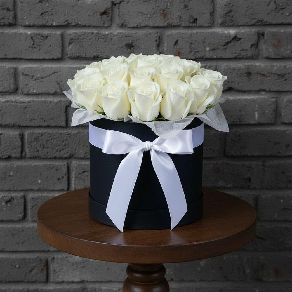 Цветочная композиция из Розы в шляпной коробке в Сасыколи