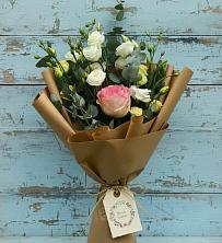 Букет цветов из:  Розы и Лизиантусы в Сасыколи